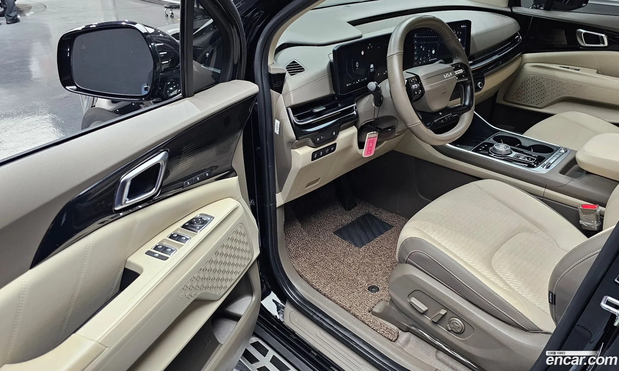 Kia Carnival 2025 KNANE81ABSS097197 — 9