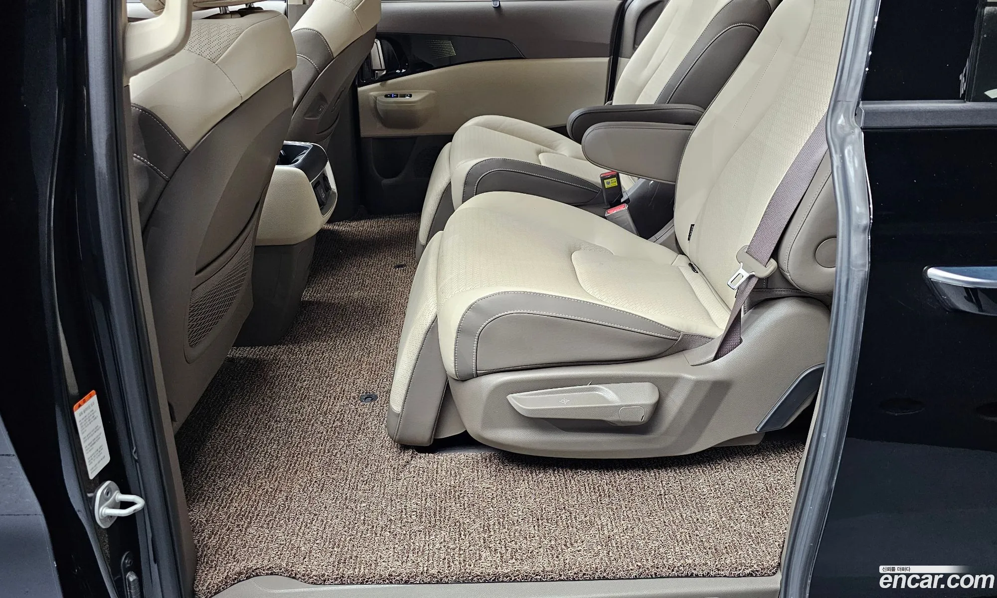 Kia Carnival 2025 KNANE81ABSS097197 — 6
