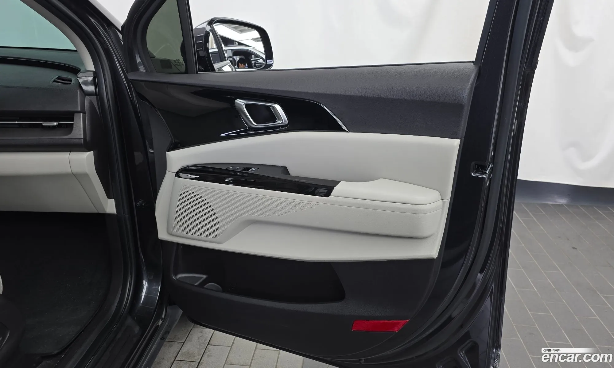 Kia Carnival 2021 KNANC81BBMS093242 — 5