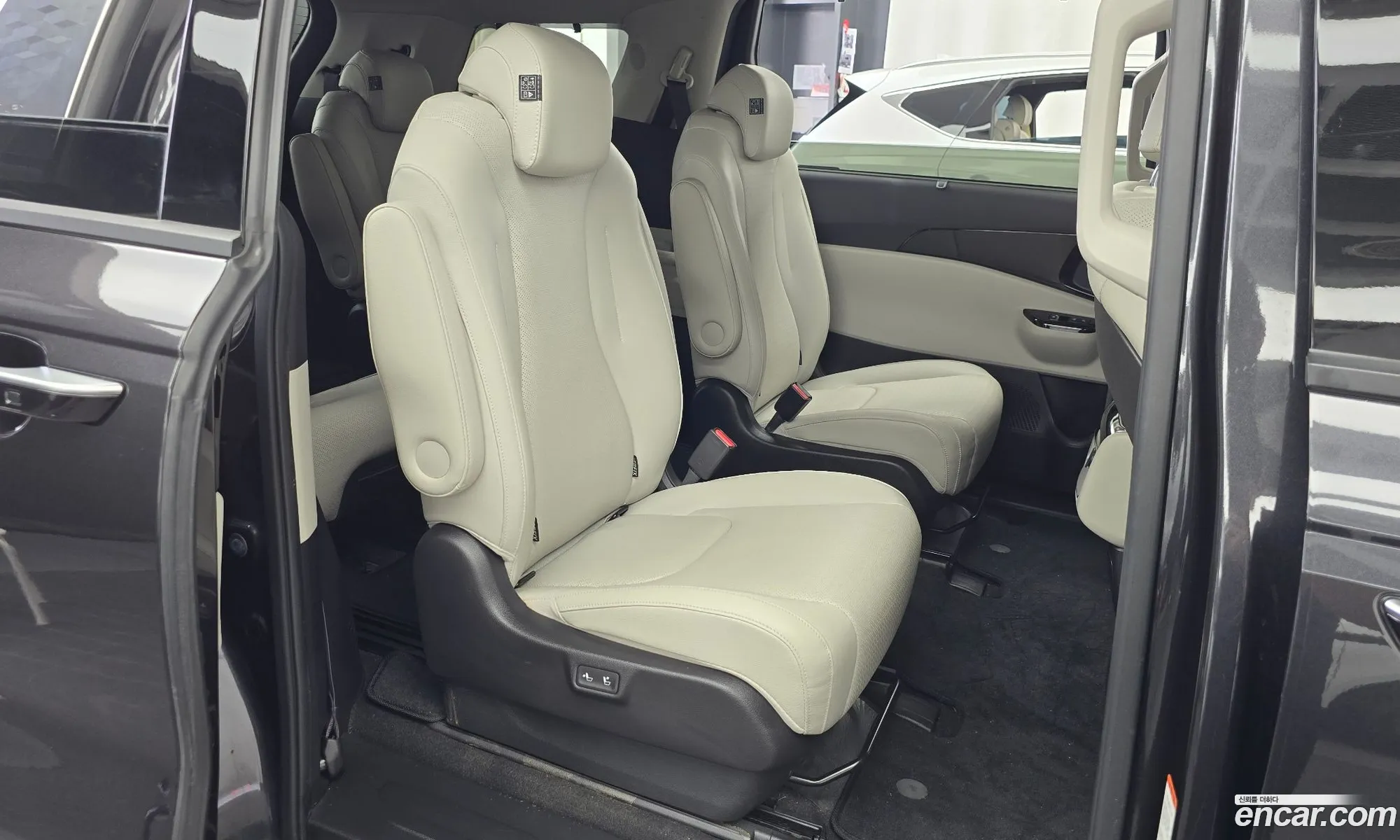 Kia Carnival 2021 KNANC81BBMS093242 — 22