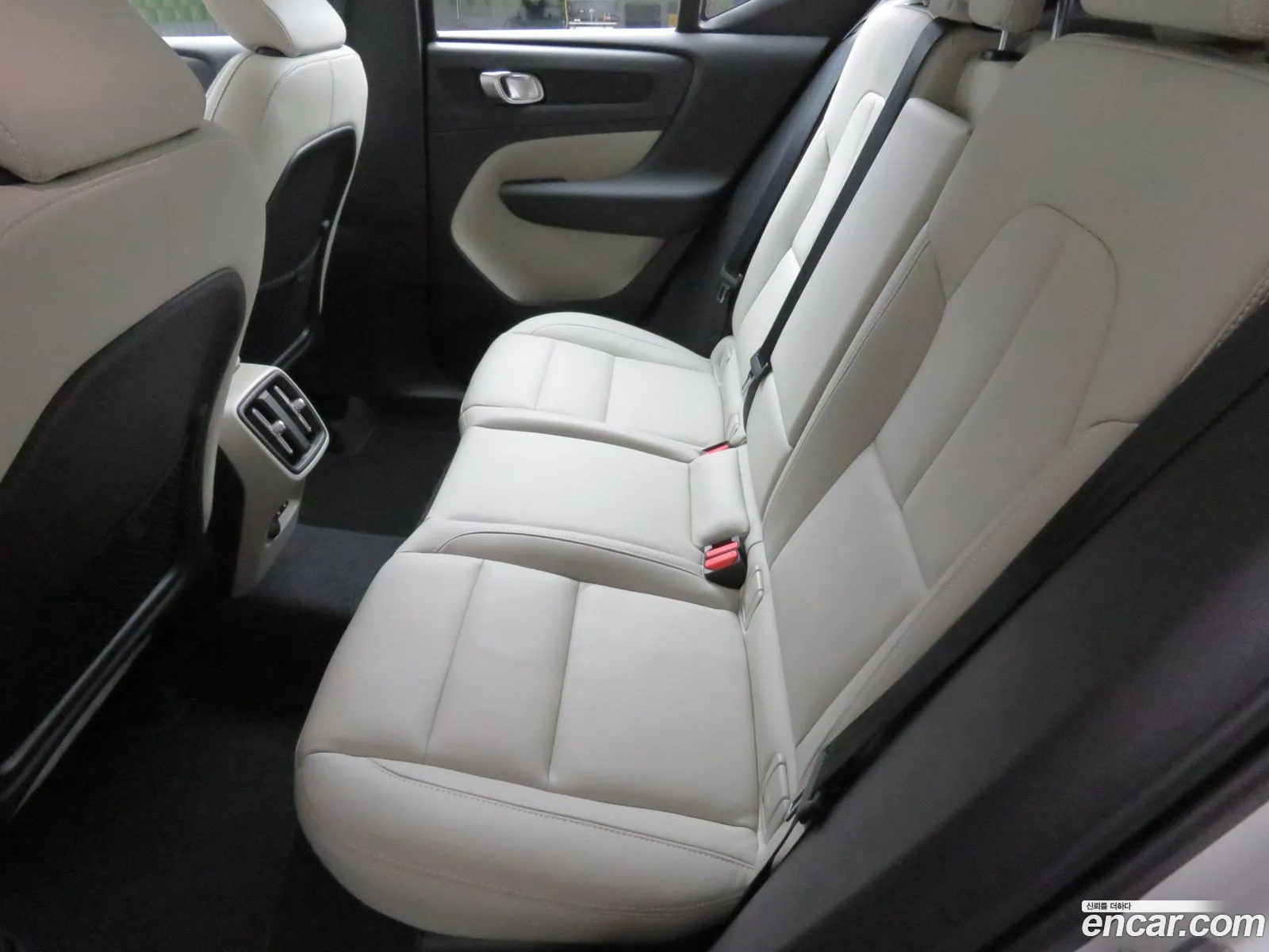 Volvo XC40 2025 — 10