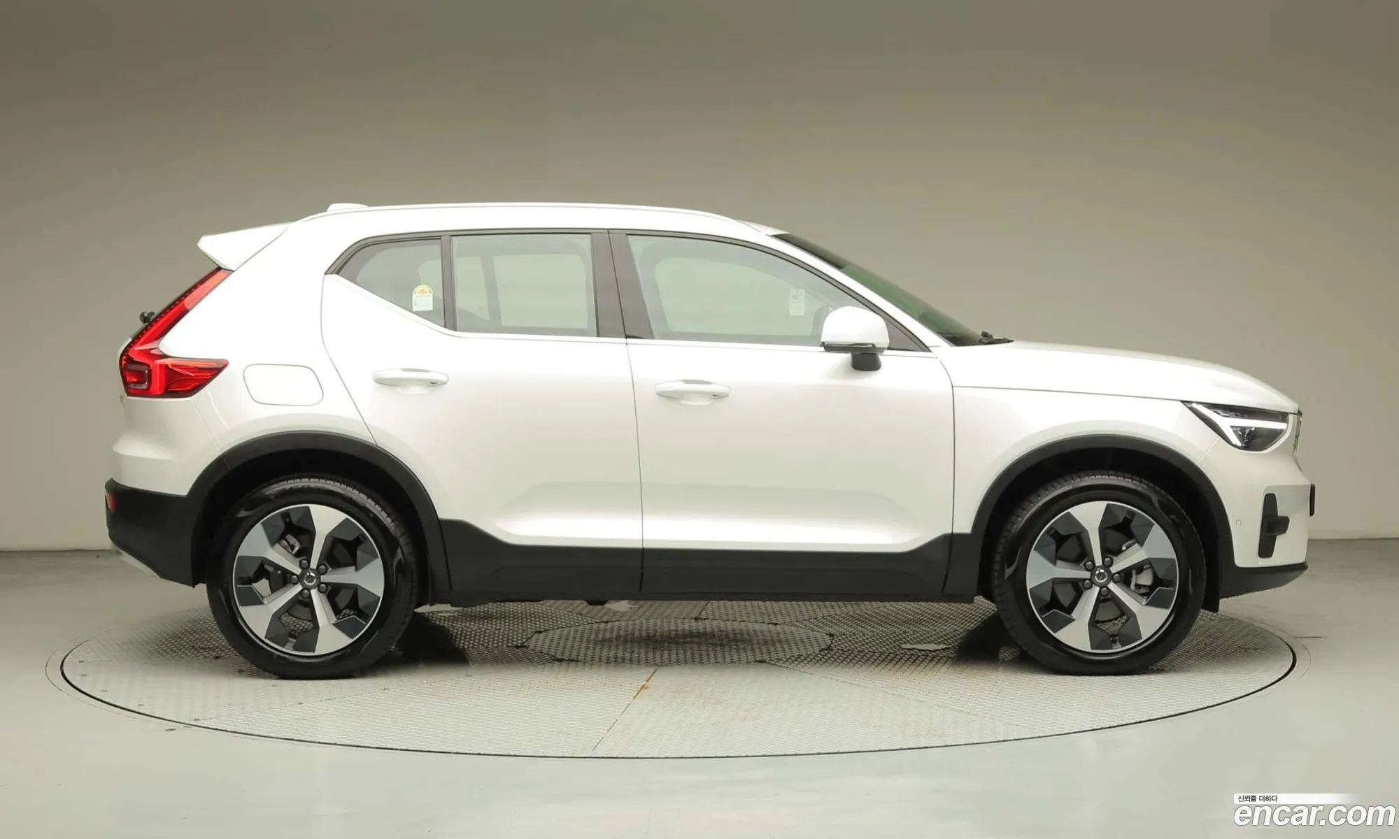 Volvo XC40 2025 — 9