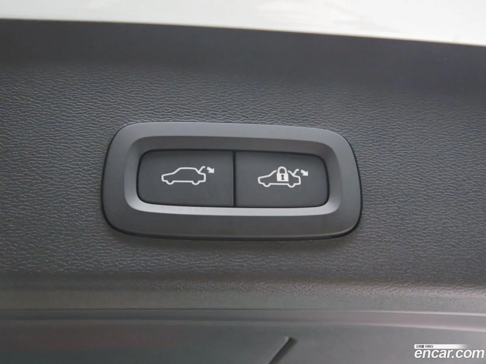 Volvo XC40 2025 — 8