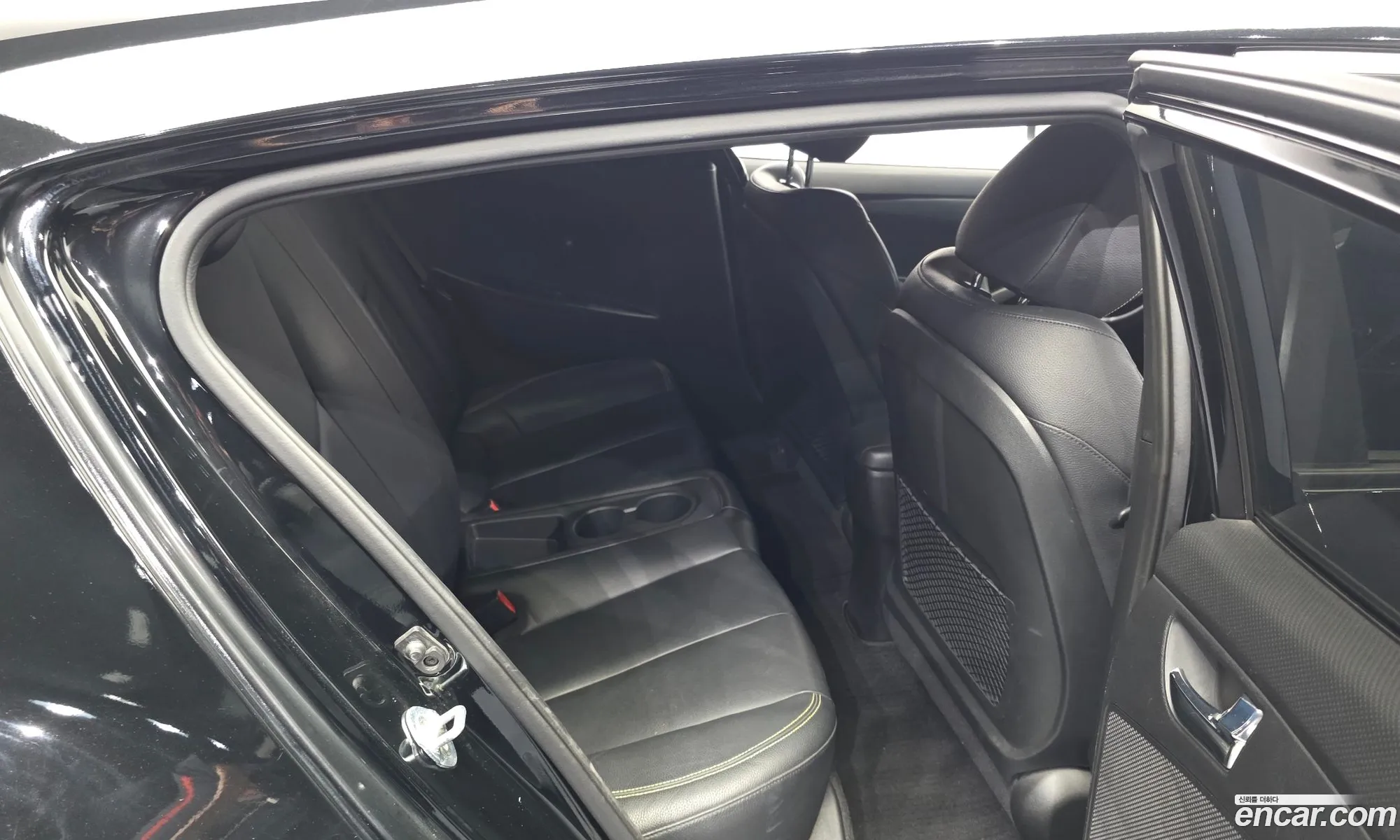 Hyundai Veloster 2017 KMHTC61DGHU324188 — 2