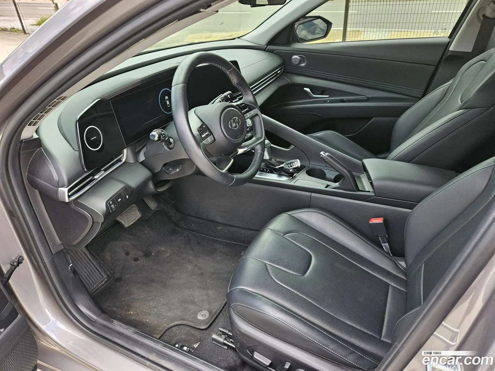 Hyundai Elantra 2022 — 4