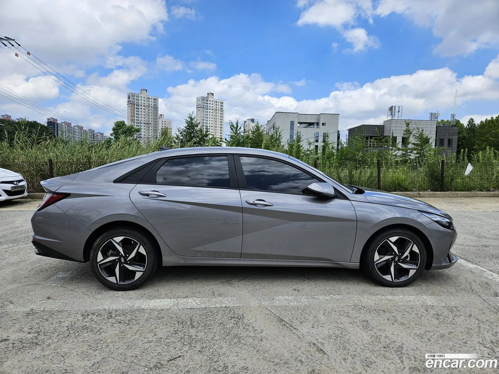 Hyundai Elantra 2022 — 5