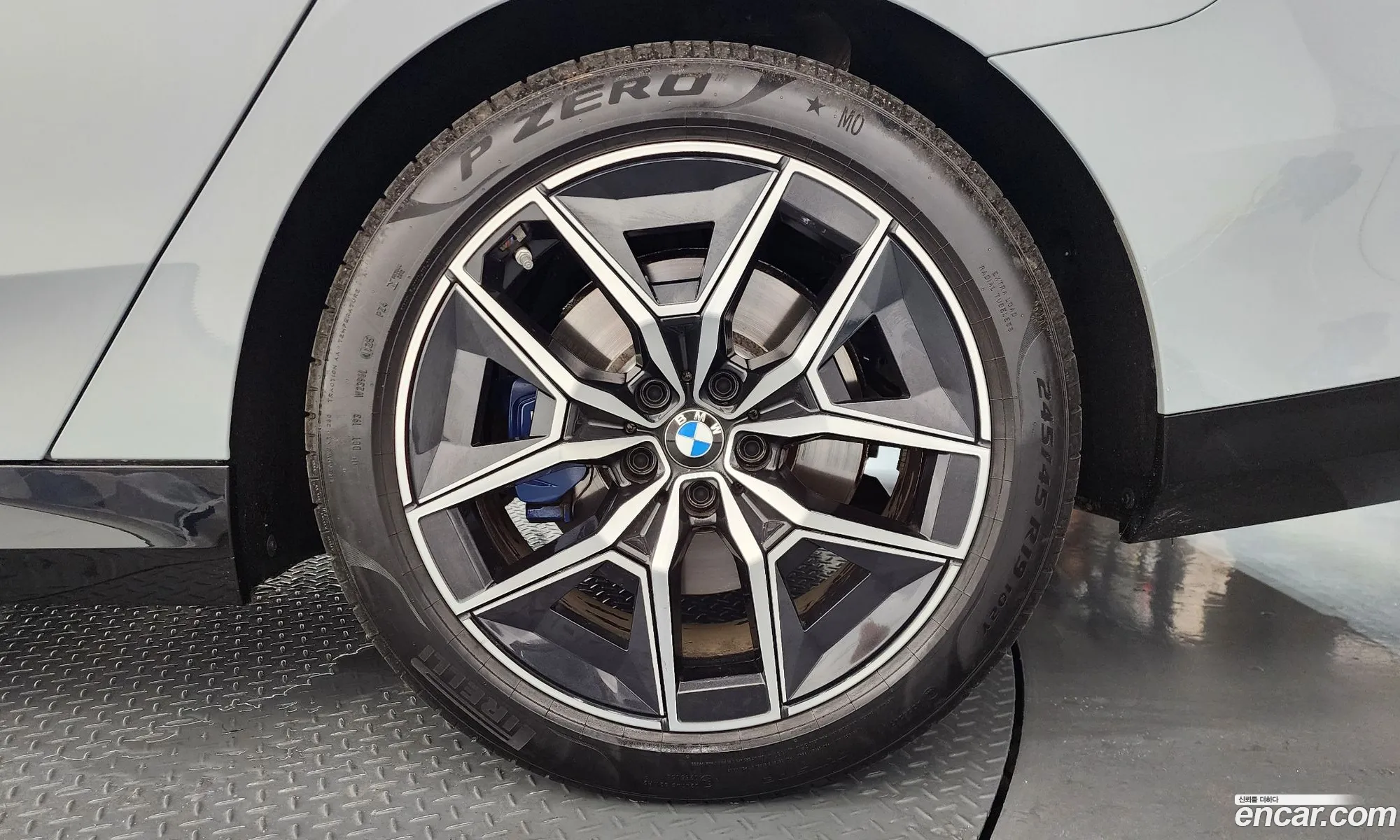 BMW 5 Series 2025 WBA21FJ02SCV18570 — 21