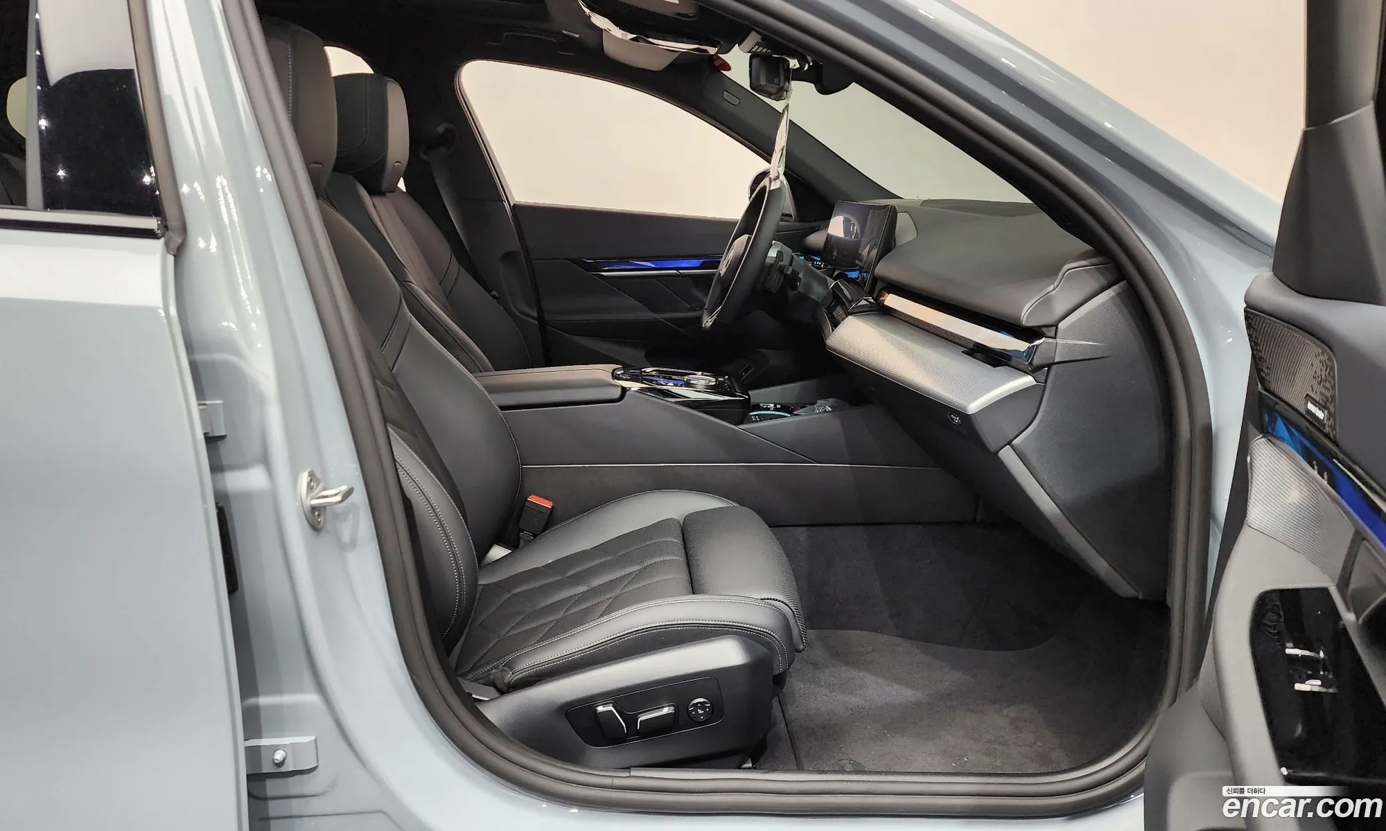 BMW 5 Series 2025 WBA21FJ02SCV18570 — 17