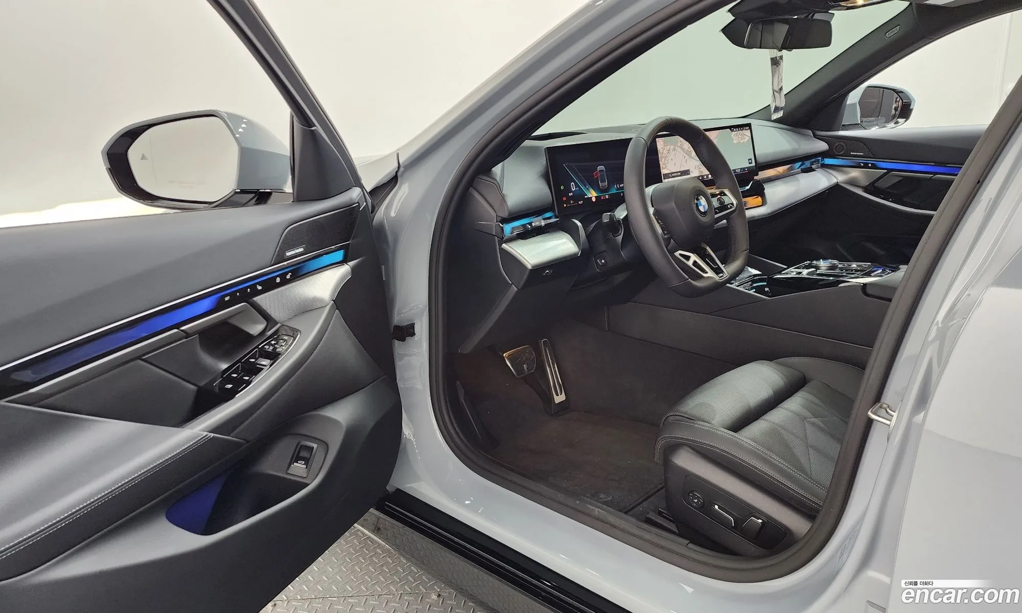 BMW 5 Series 2025 WBA21FJ02SCV18570 — 5