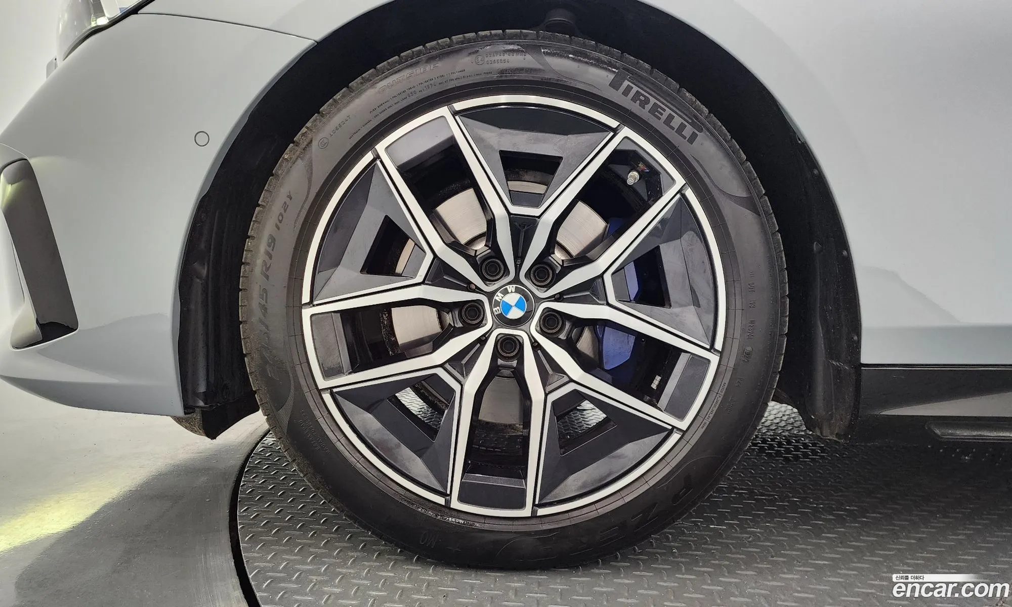 BMW 5 Series 2025 WBA21FJ02SCV18570 — 32