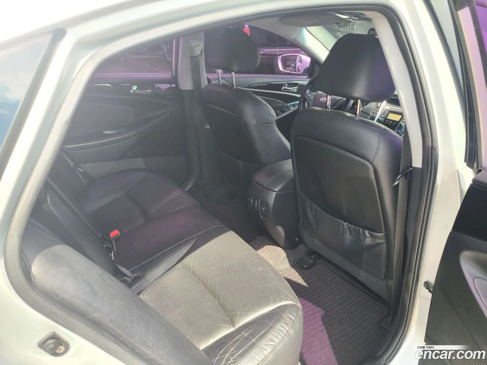 Hyundai YF Sonata 2010 — 12
