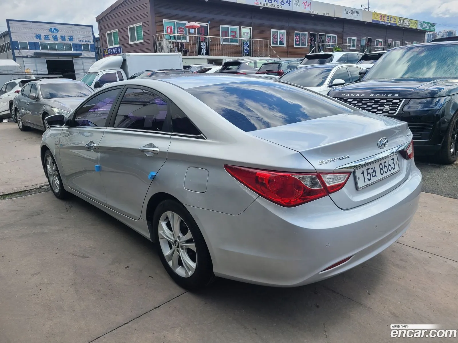 Hyundai YF Sonata 2010 — 13