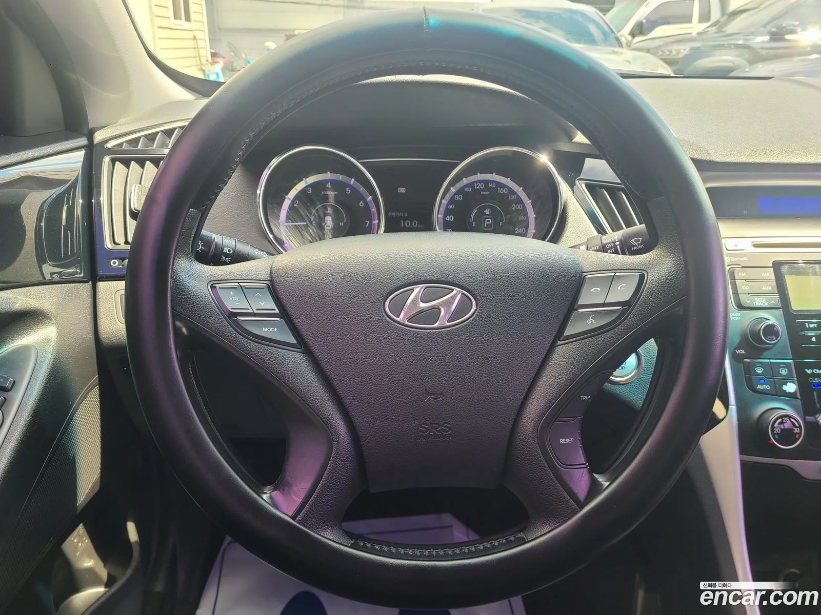 Hyundai YF Sonata 2010 — 11