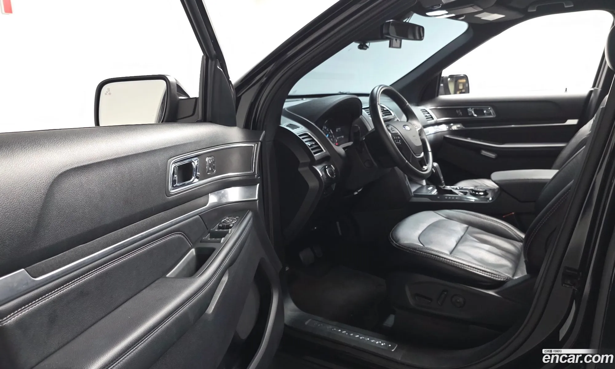 Ford Explorer 2019 1FM5K8FH1KGA80166 — 17