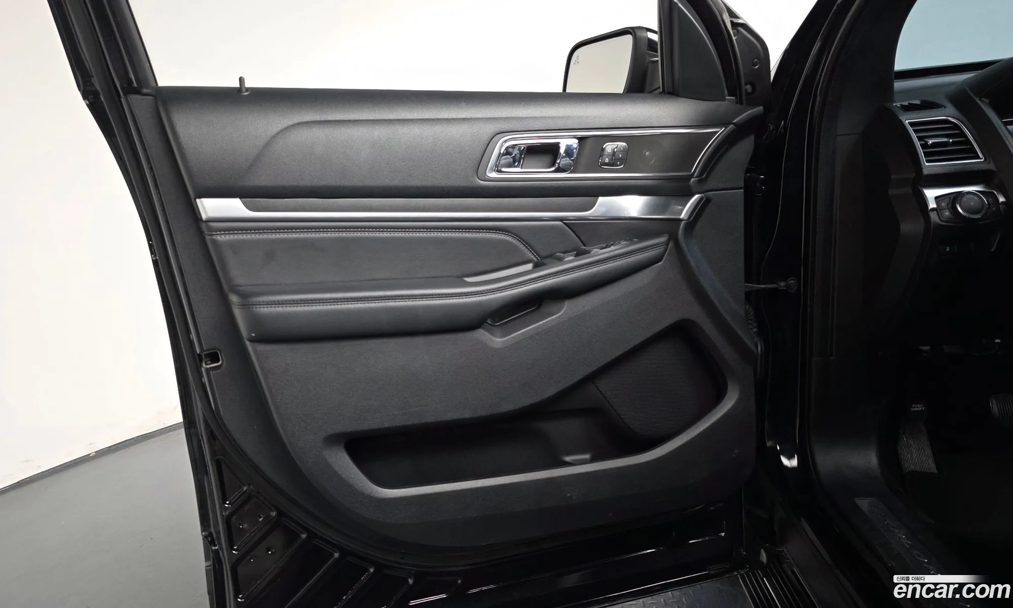 Ford Explorer 2019 1FM5K8FH1KGA80166 — 28