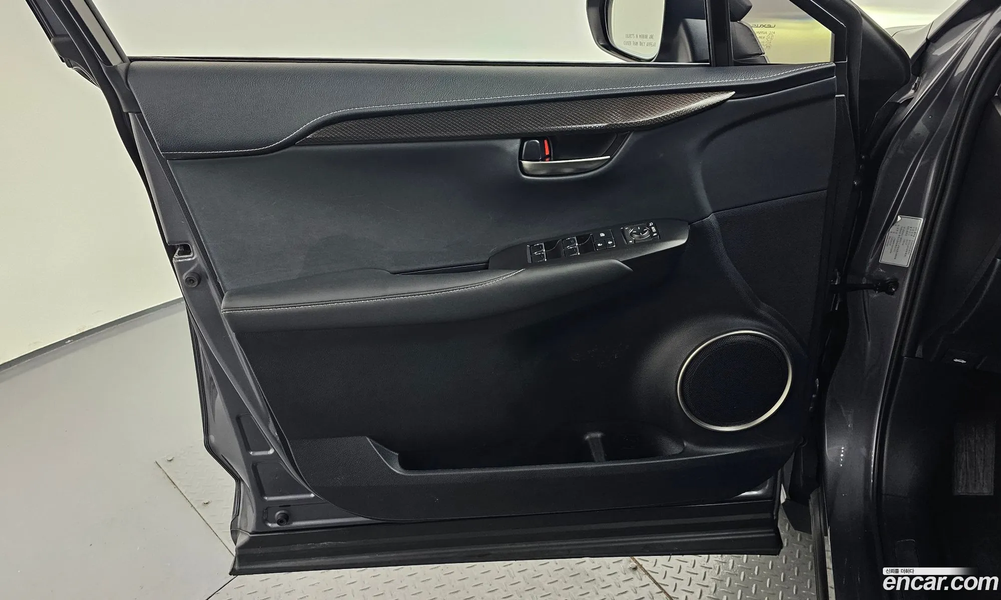 Lexus NX300 2018 JTJBARBZ4J2152954 — 12