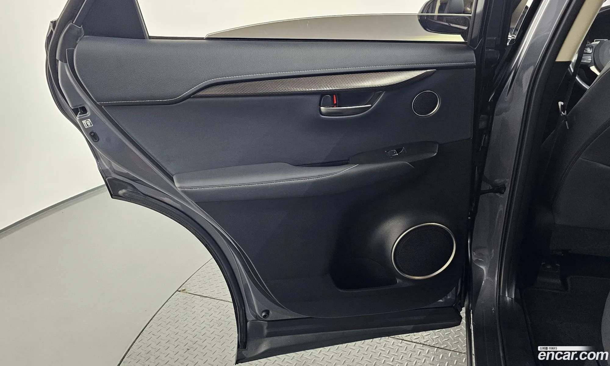 Lexus NX300 2018 JTJBARBZ4J2152954 — 17