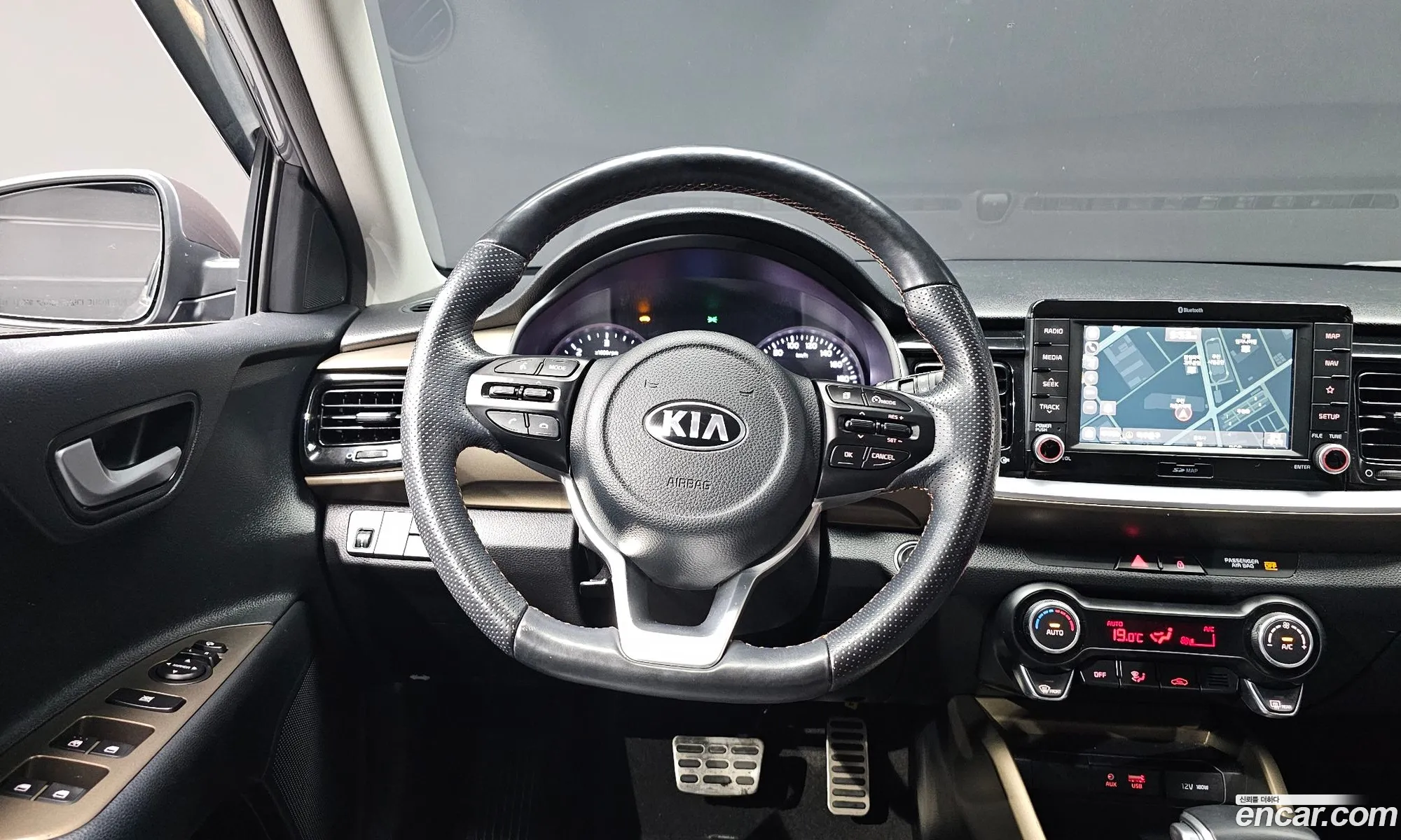 Kia Stonic 2017 KNADE815GJS091404 — 4