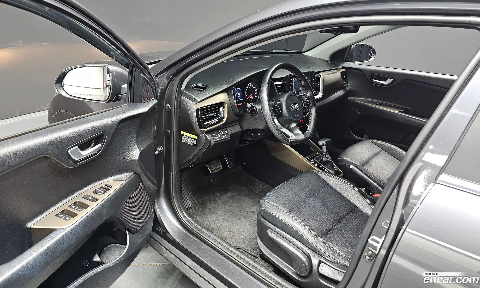 Kia Stonic 2017 KNADE815GJS091404 — 19