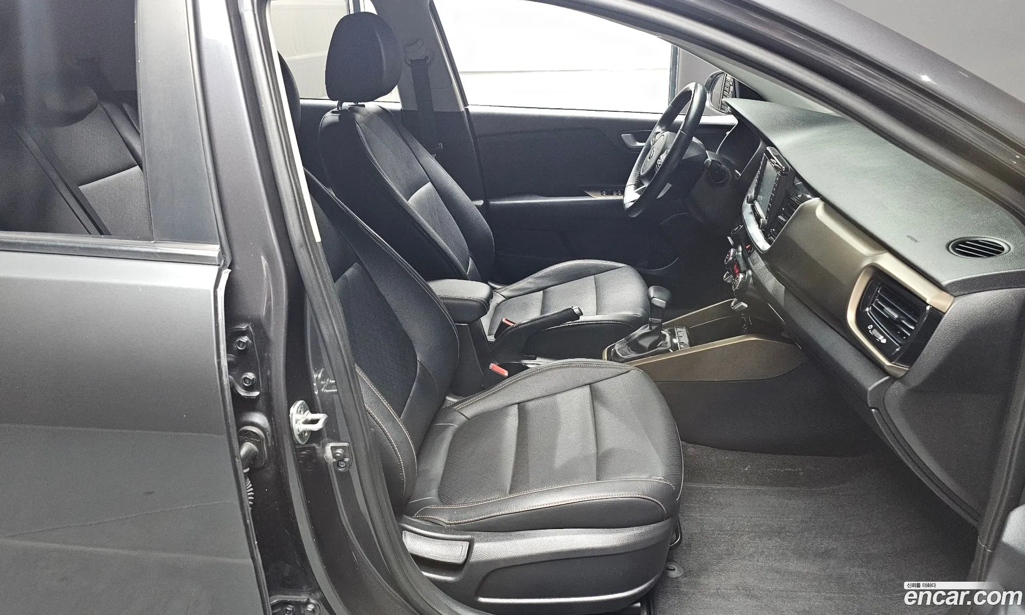 Kia Stonic 2017 KNADE815GJS091404 — 3