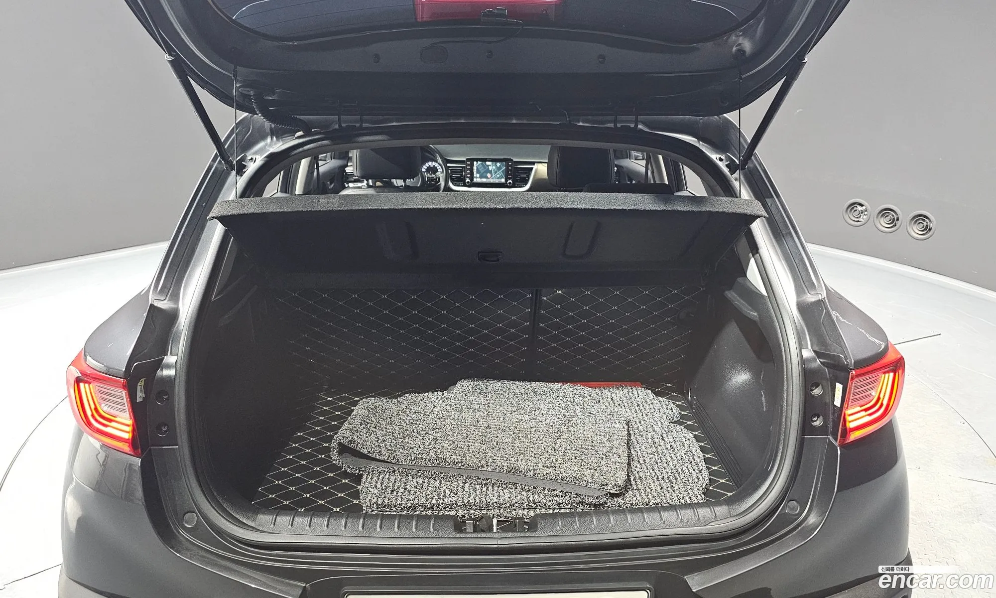 Kia Stonic 2017 KNADE815GJS091404 — 13