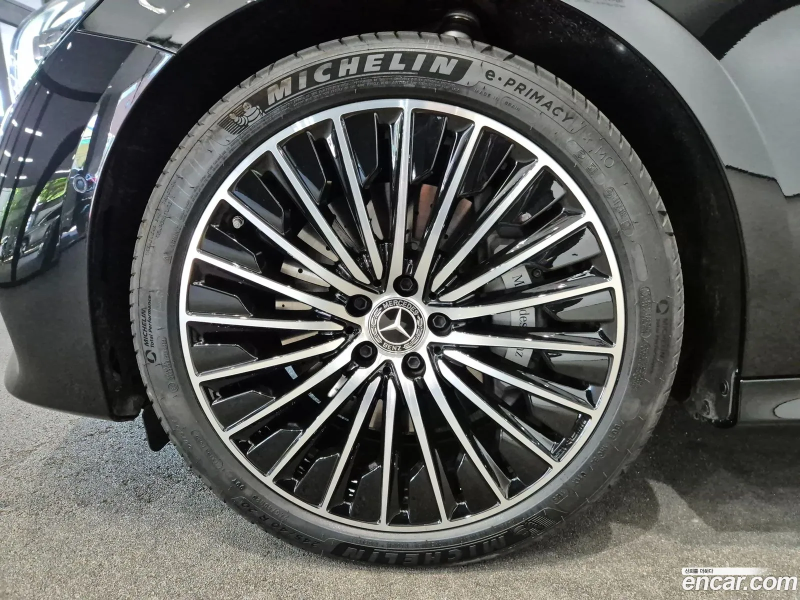 Mercedes-Benz E-Class W214 2025 — 13