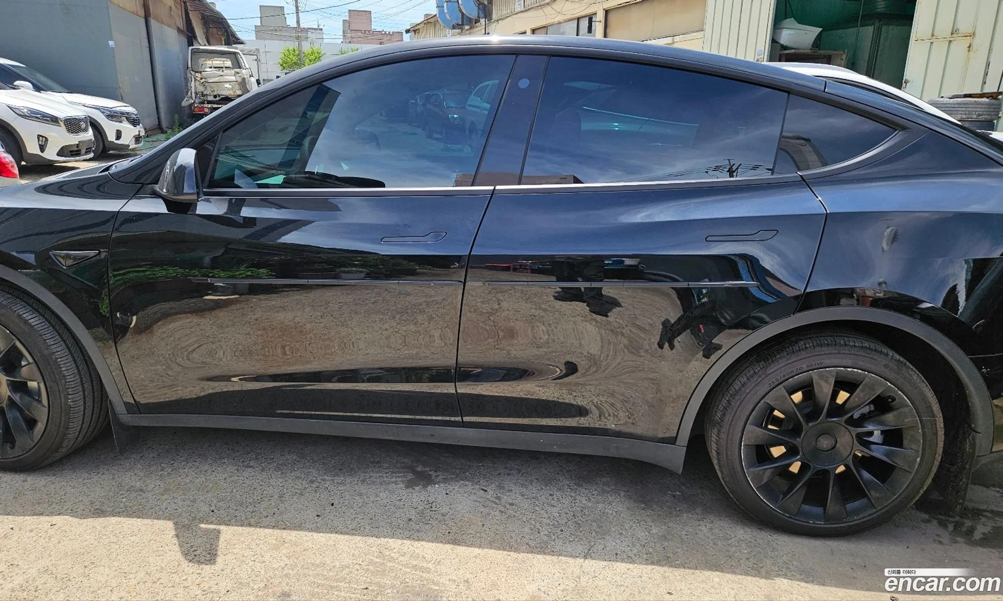 Tesla Model Y 2023 — 6