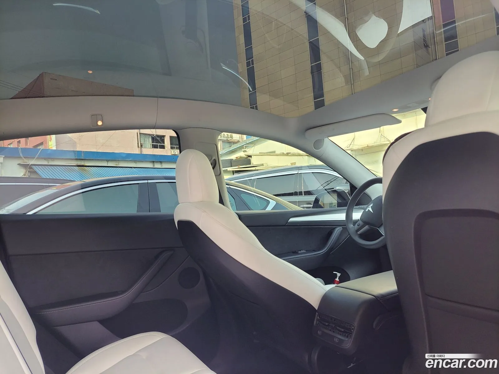 Tesla Model Y 2023 — 8