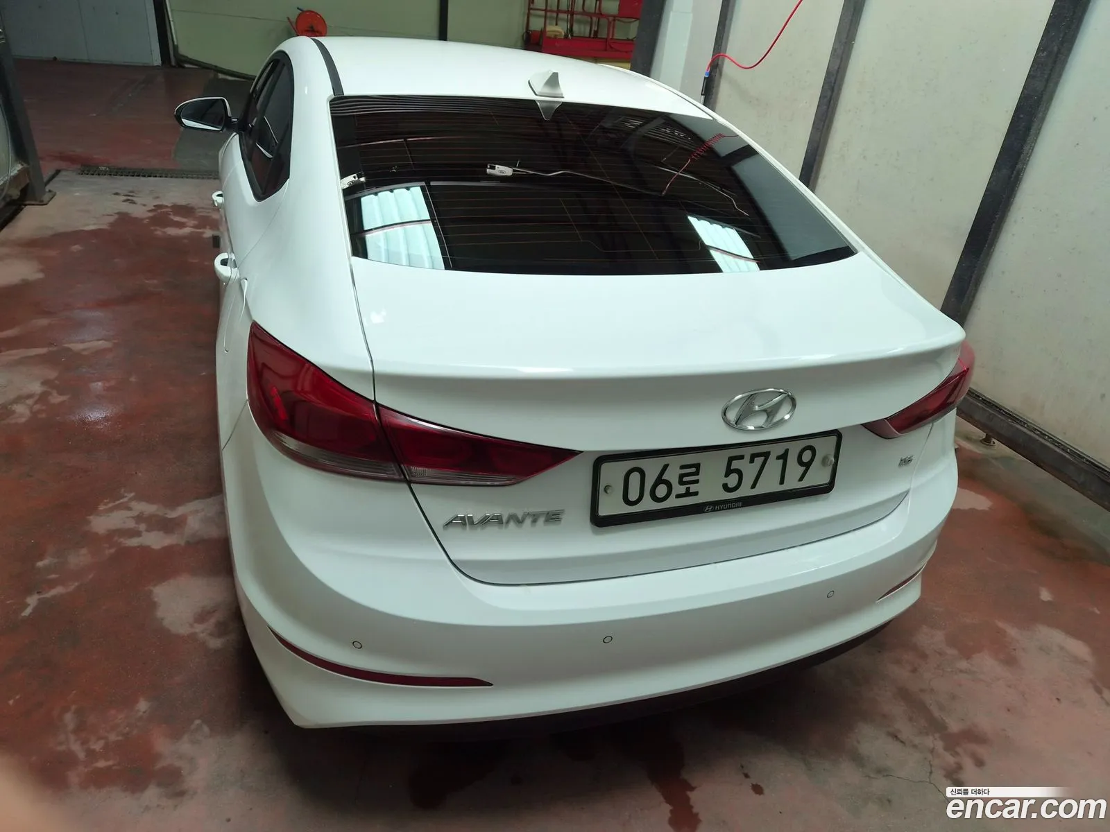 Hyundai Elantra AD 2017 — 13