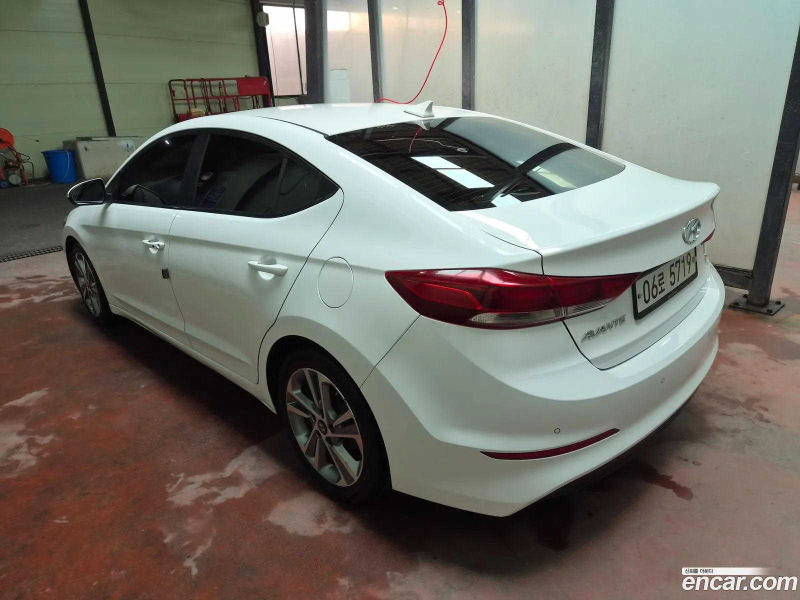 Hyundai Elantra AD 2017 — 10