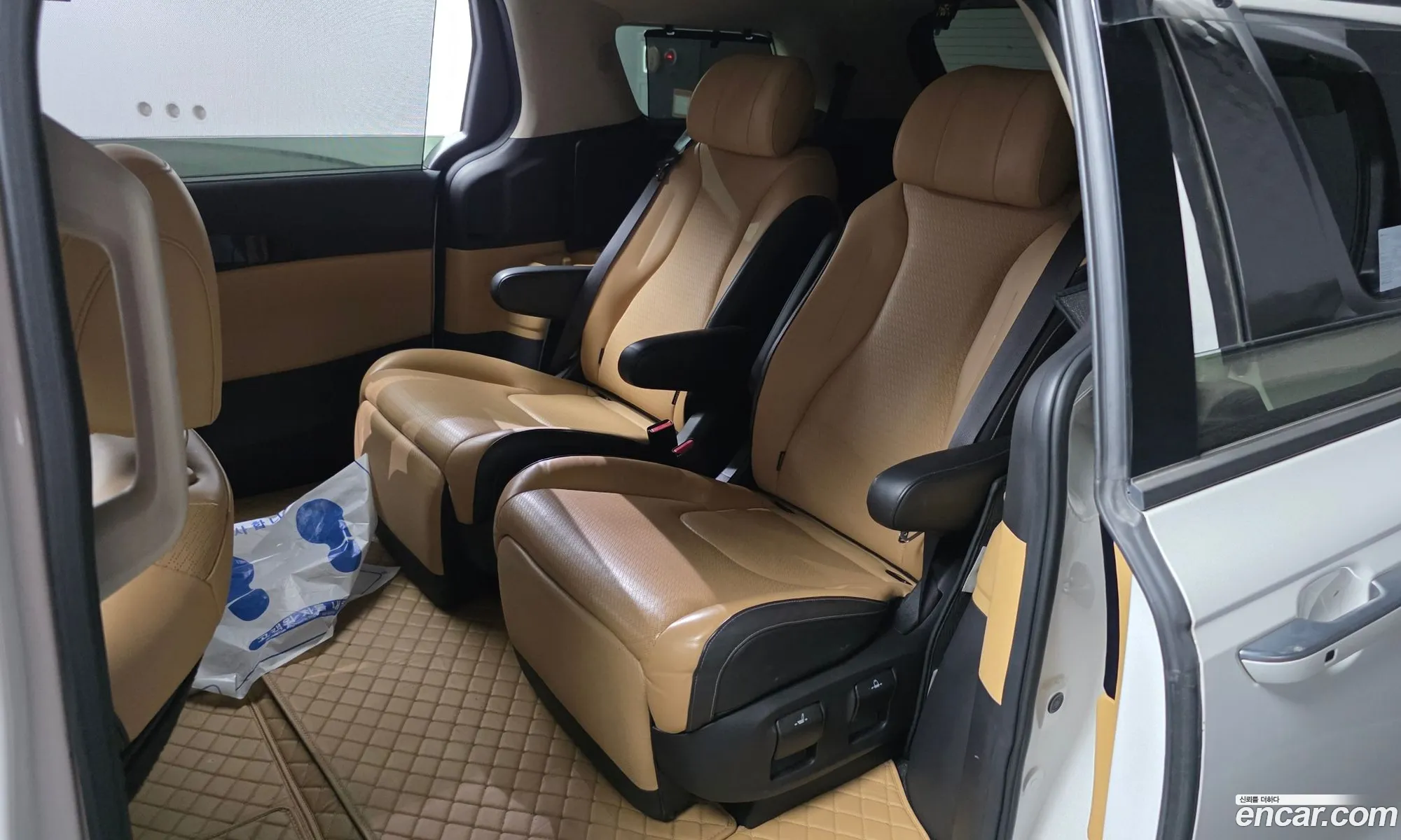 Kia Carnival 2021 KNANE81BBNS160129 — 7