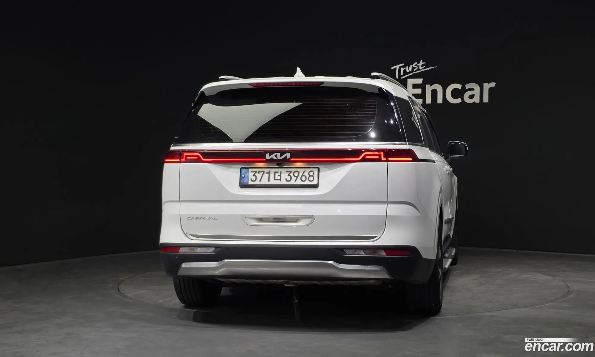 Kia Carnival 2021 KNANE81BBNS160129 — 2