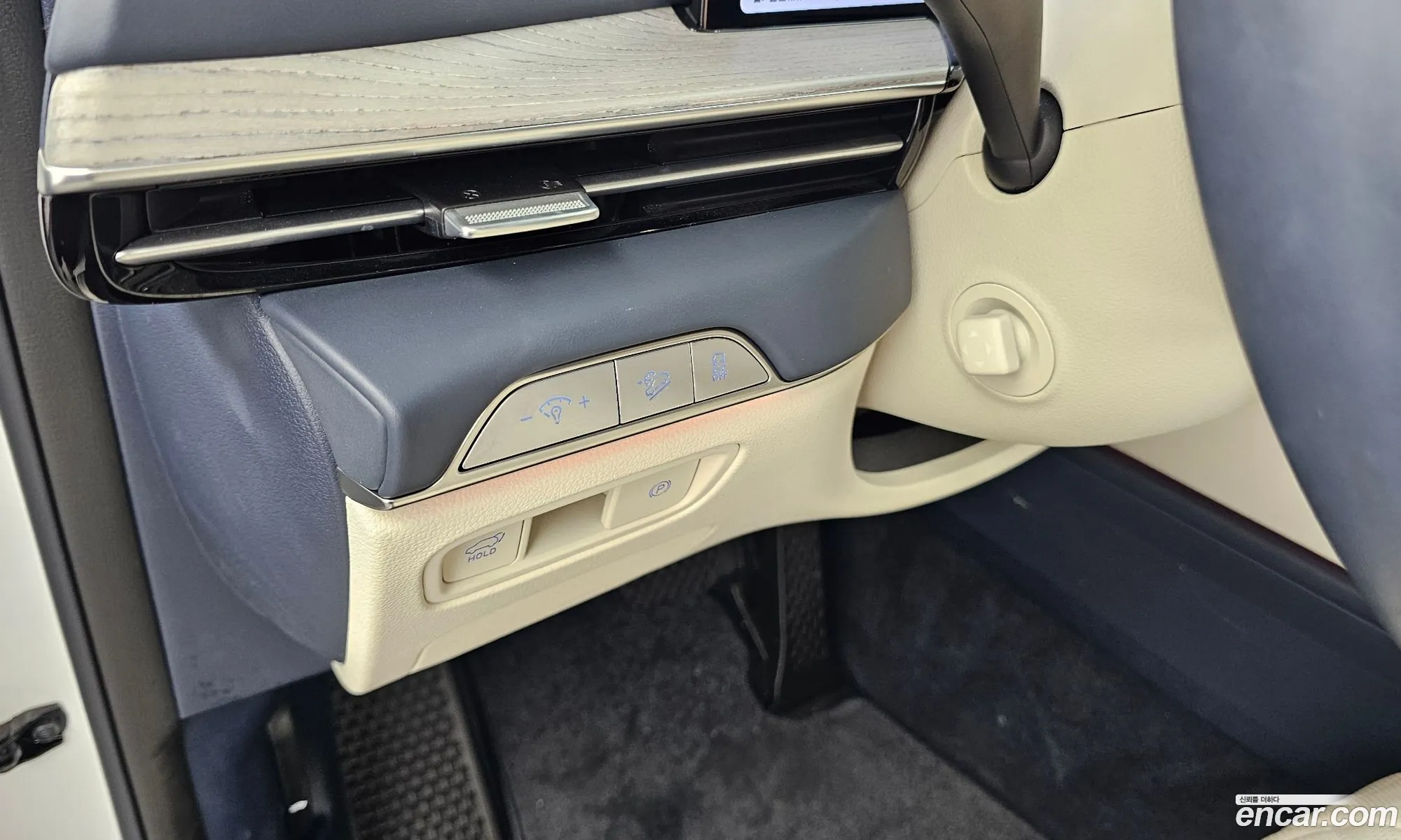 Genesis GV80 2024 KMTHA81BBRU235787 — 9