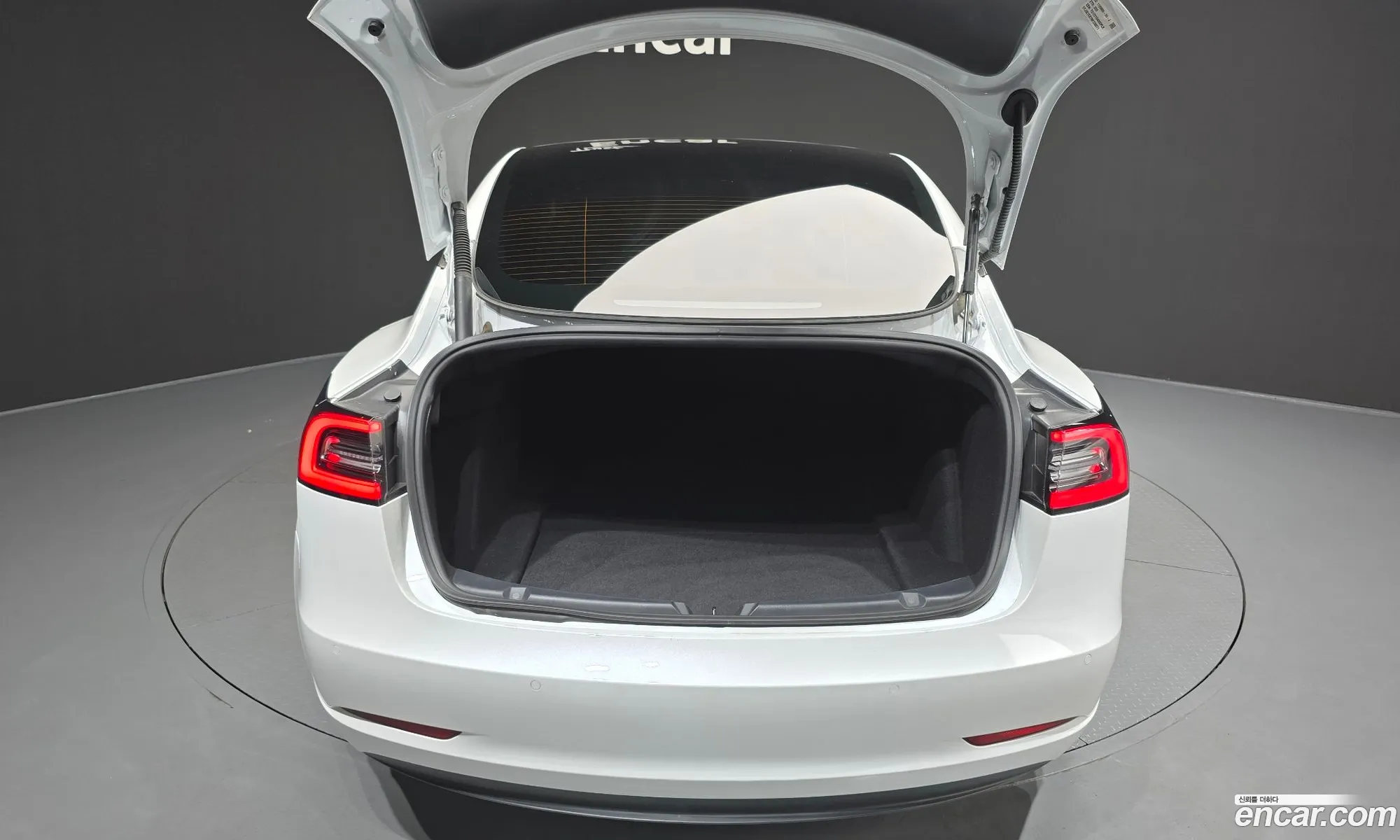 Tesla Model 3 2022 — 17