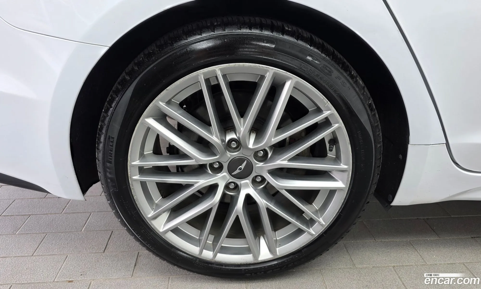 Genesis G70 2018 KMTG441BDKU029387 — 17