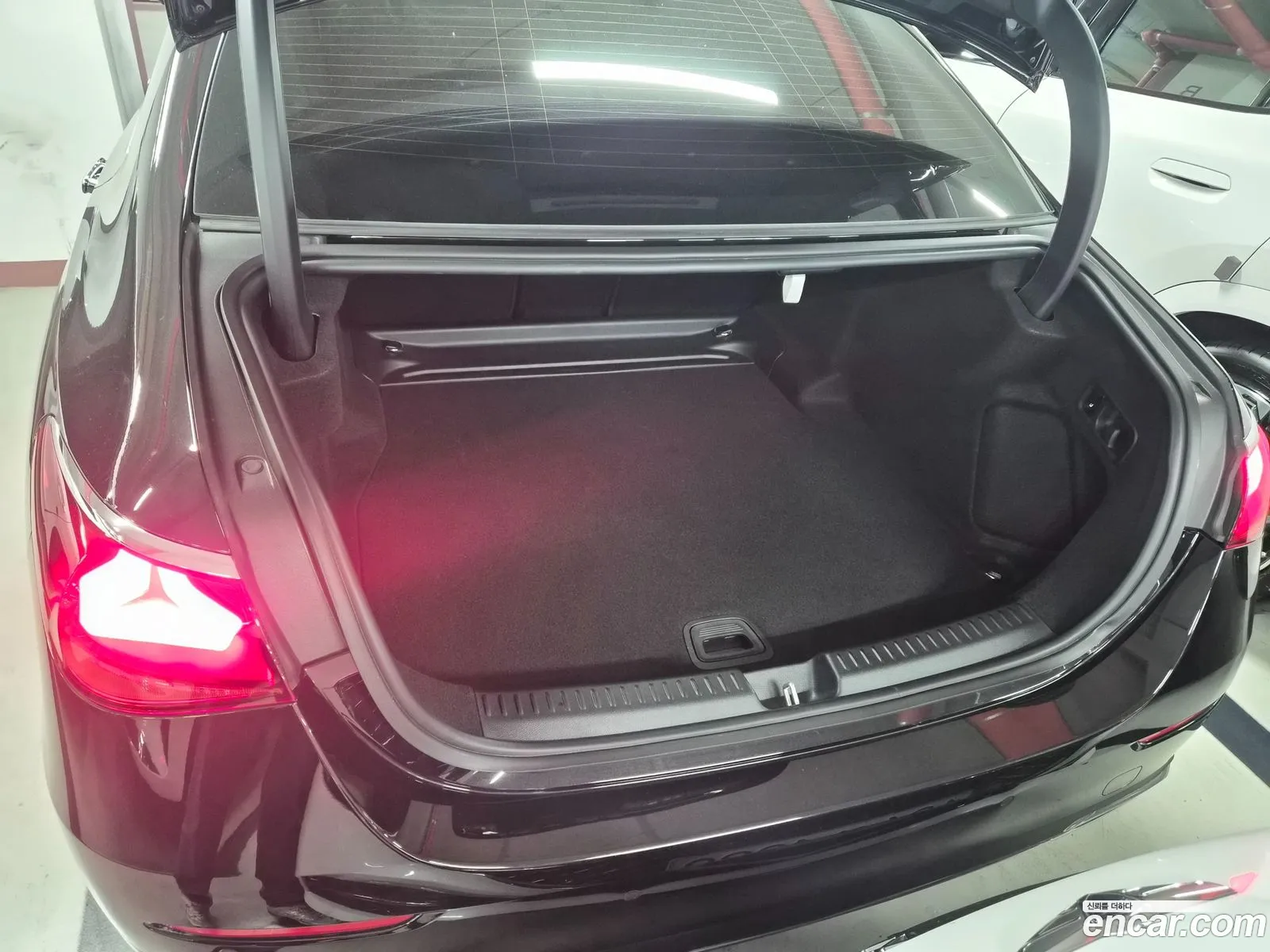 Mercedes-Benz E-Class W214 2025 — 11