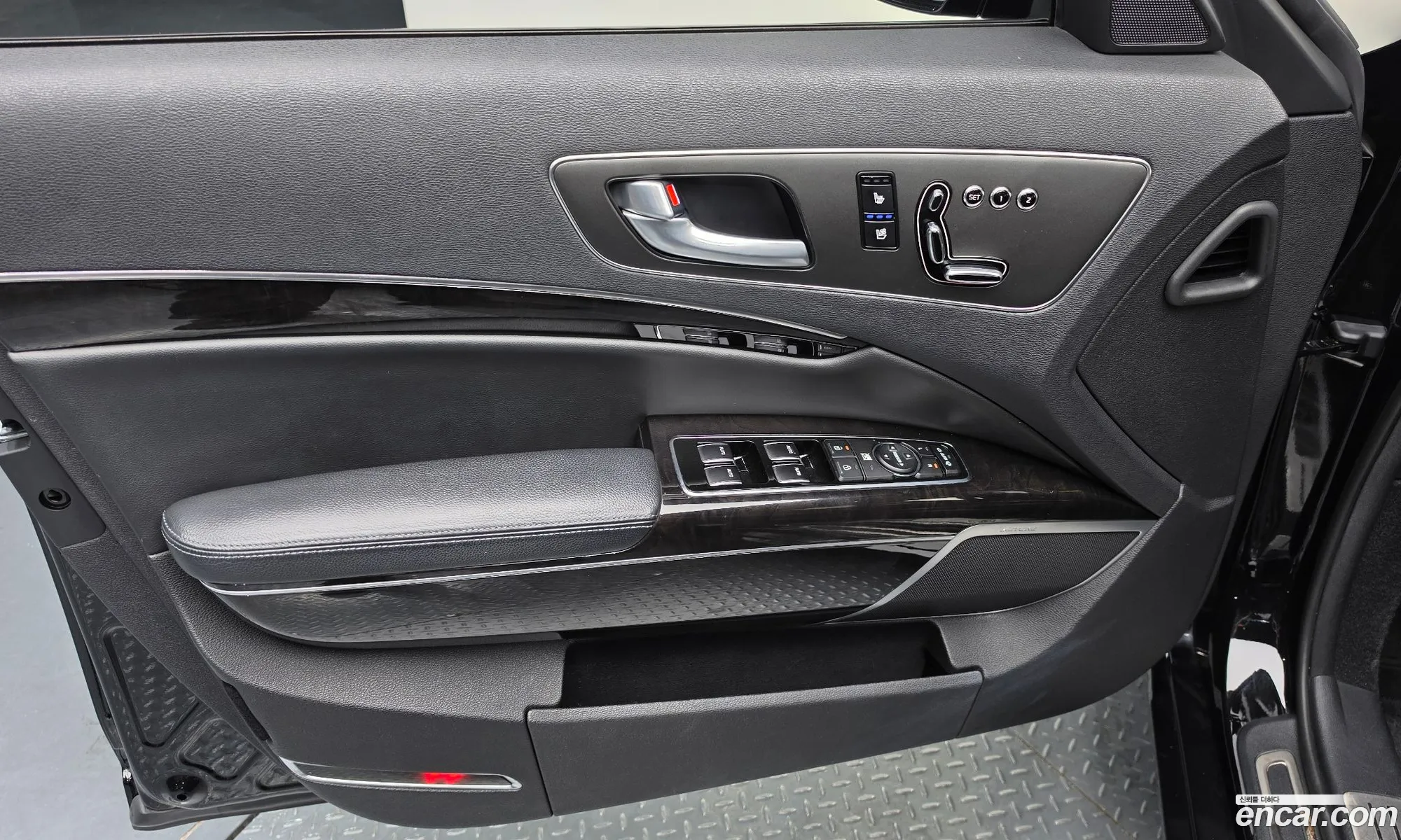 Kia K9 2014 KNALU411BES020729 — 6