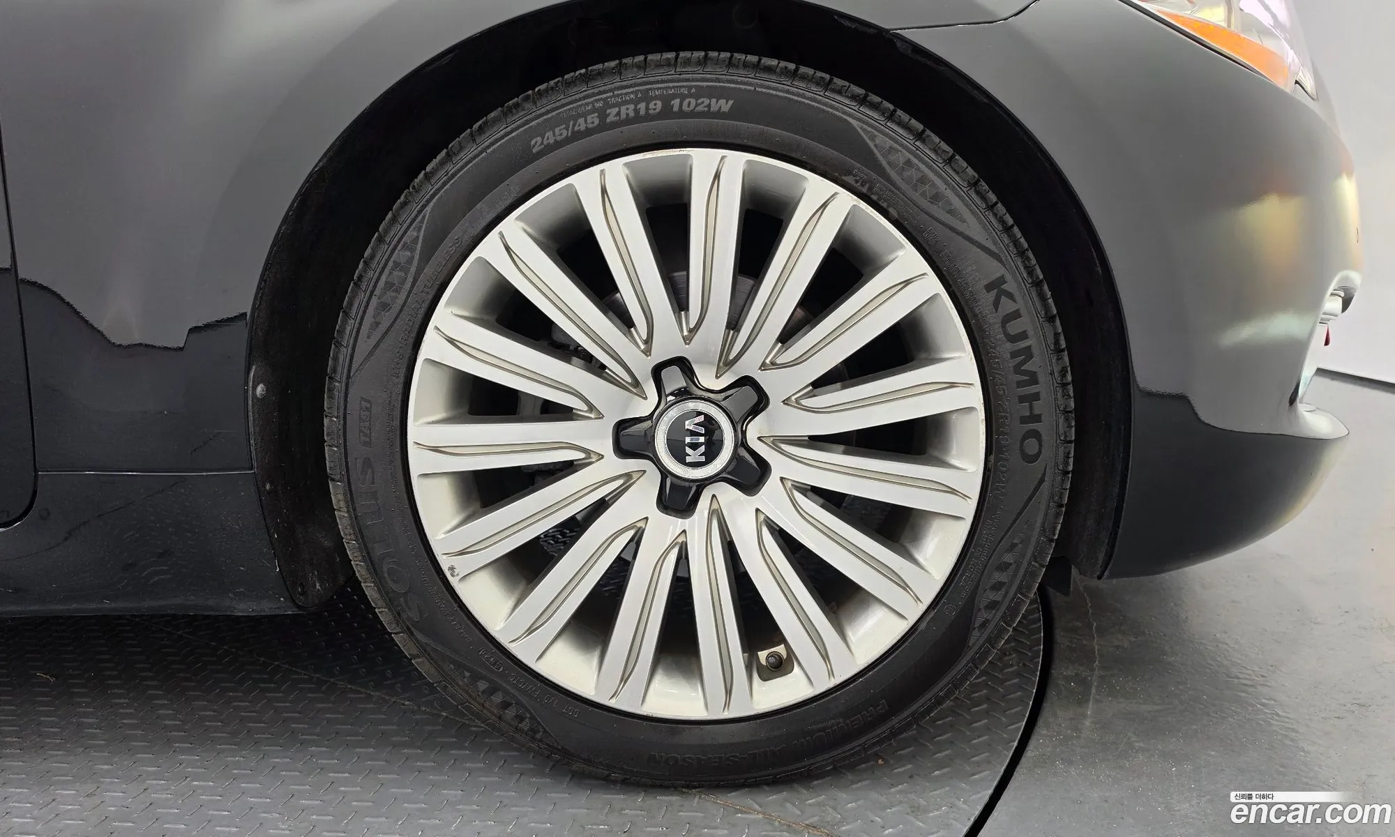 Kia K9 2014 KNALU411BES020729 — 3