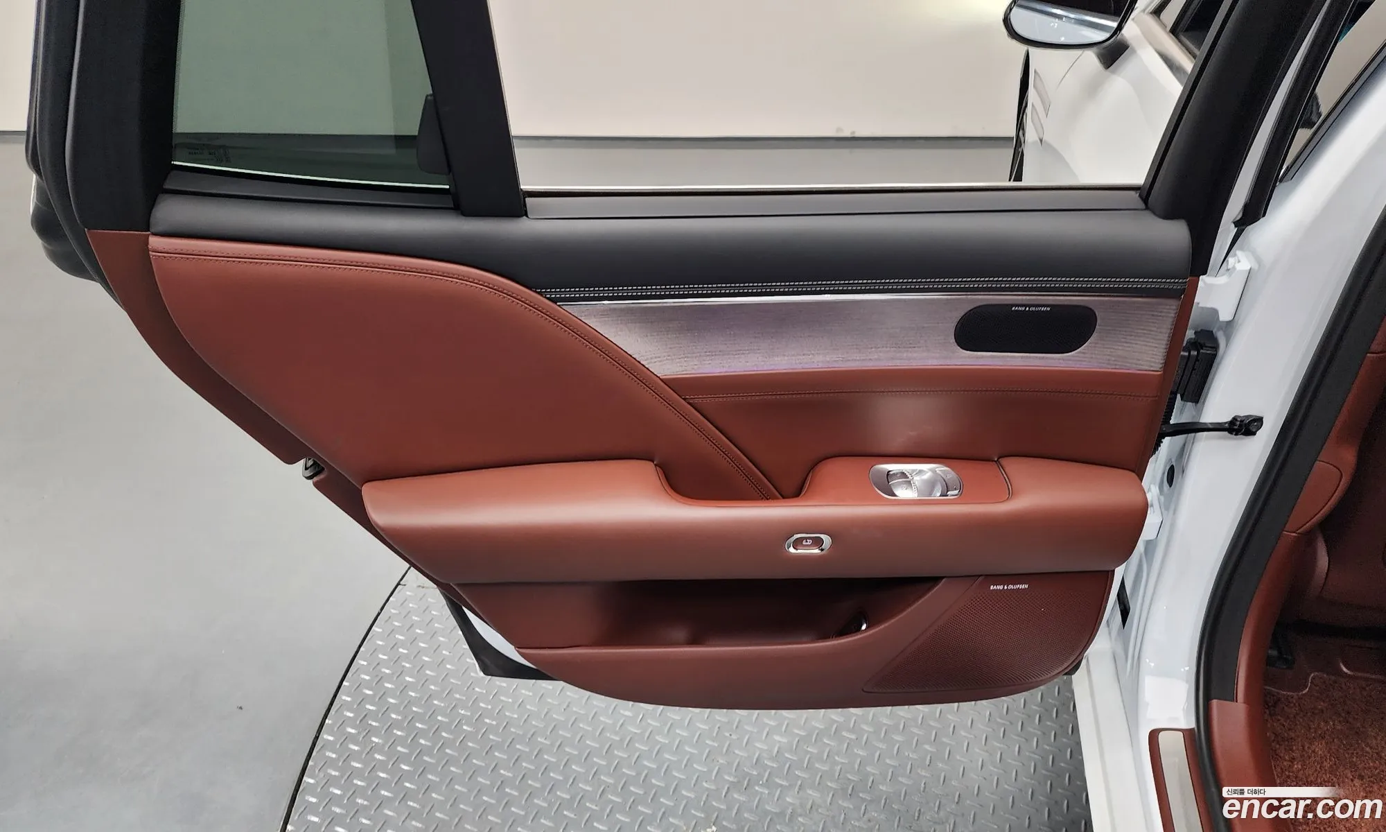 Genesis G90 2022 KMTFA41DDNU015242 — 30