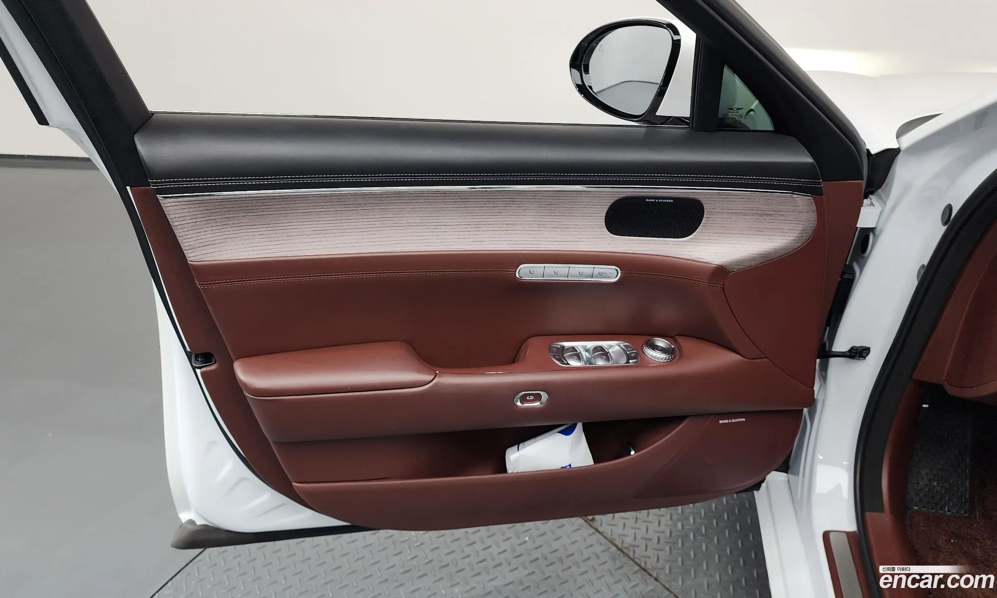 Genesis G90 2022 KMTFA41DDNU015242 — 24