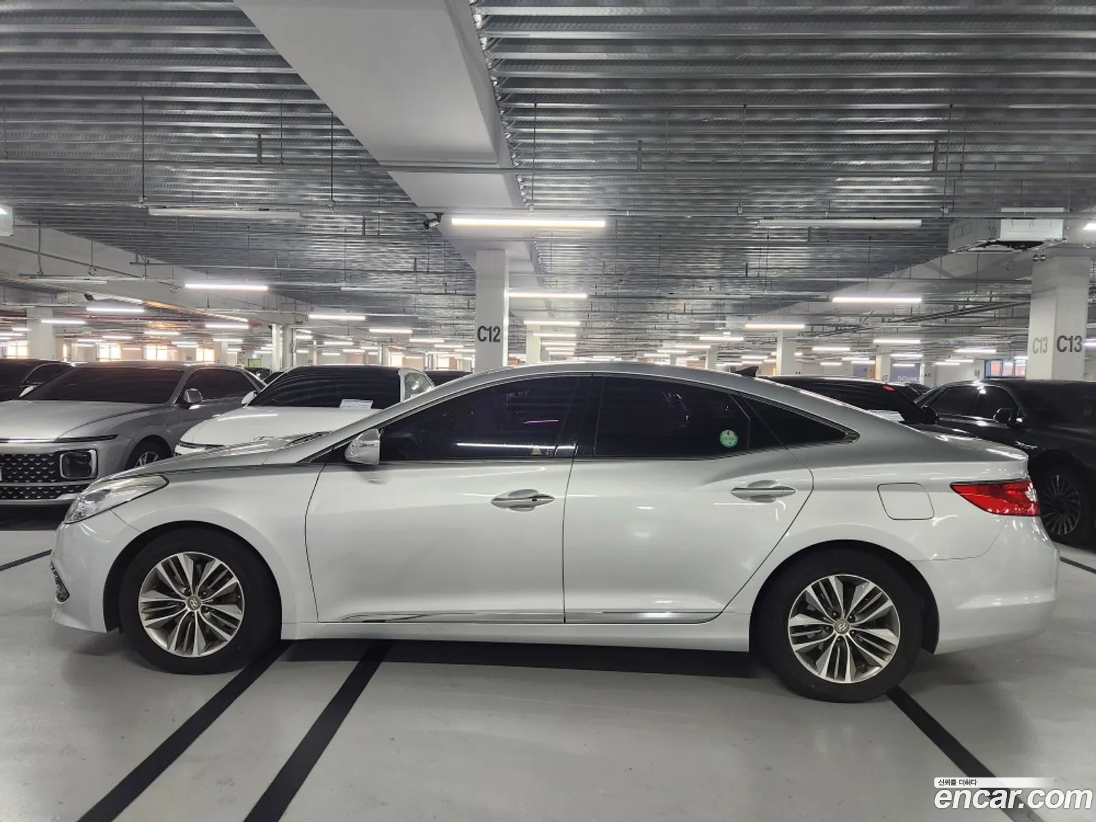 Hyundai Grandeur HG 2014 — 17
