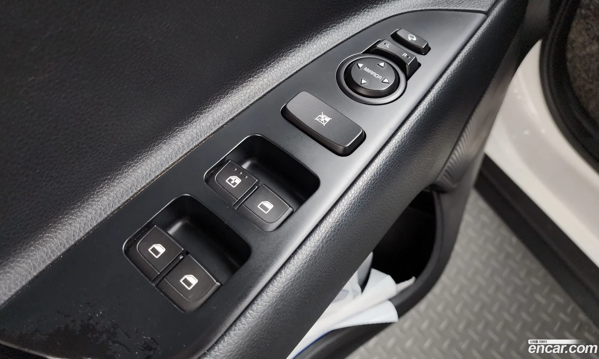 Kia Stonic 2018 KNADE815GJS211788 — 13