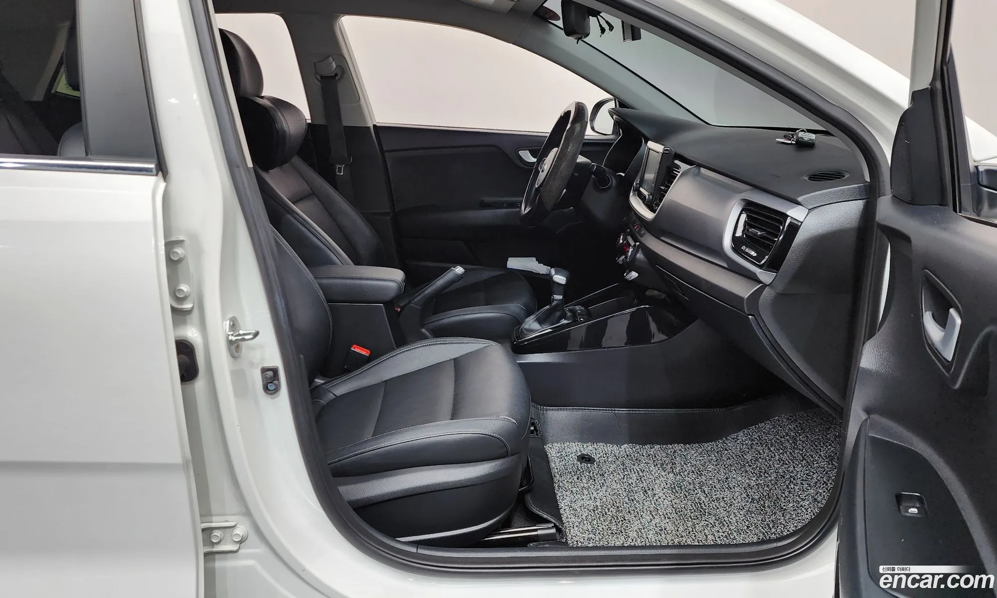Kia Stonic 2018 KNADE815GJS211788 — 26