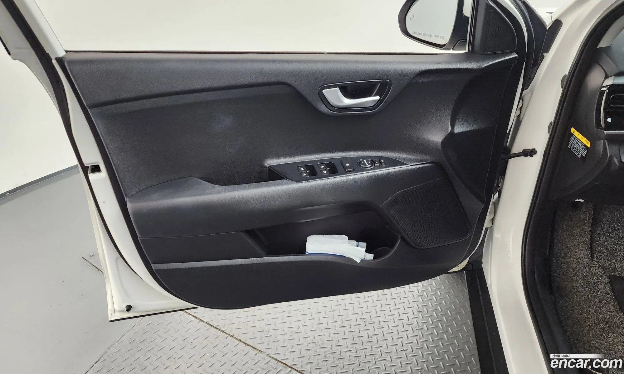 Kia Stonic 2018 KNADE815GJS211788 — 22