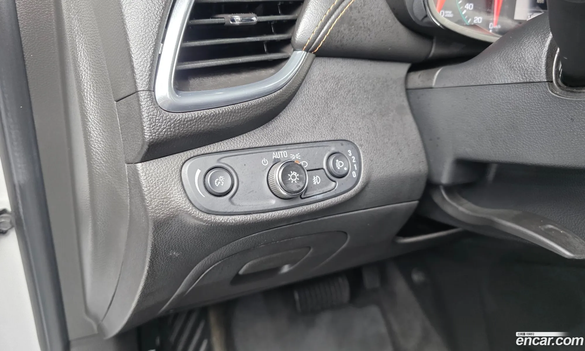 Chevrolet (GM Daewoo) Trax 2017 KLABA76BDJB503330 — 16