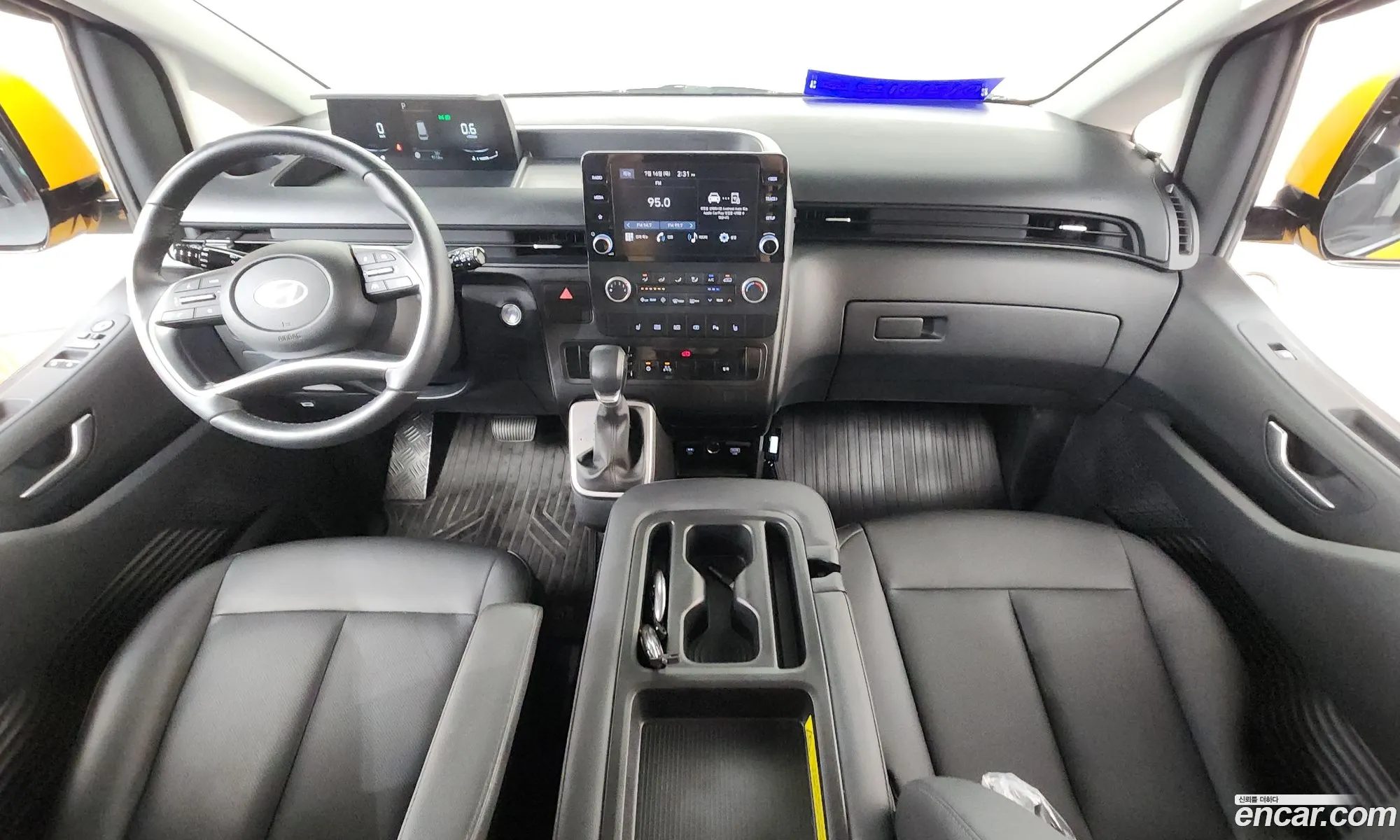 Hyundai Staria 2025 — 18