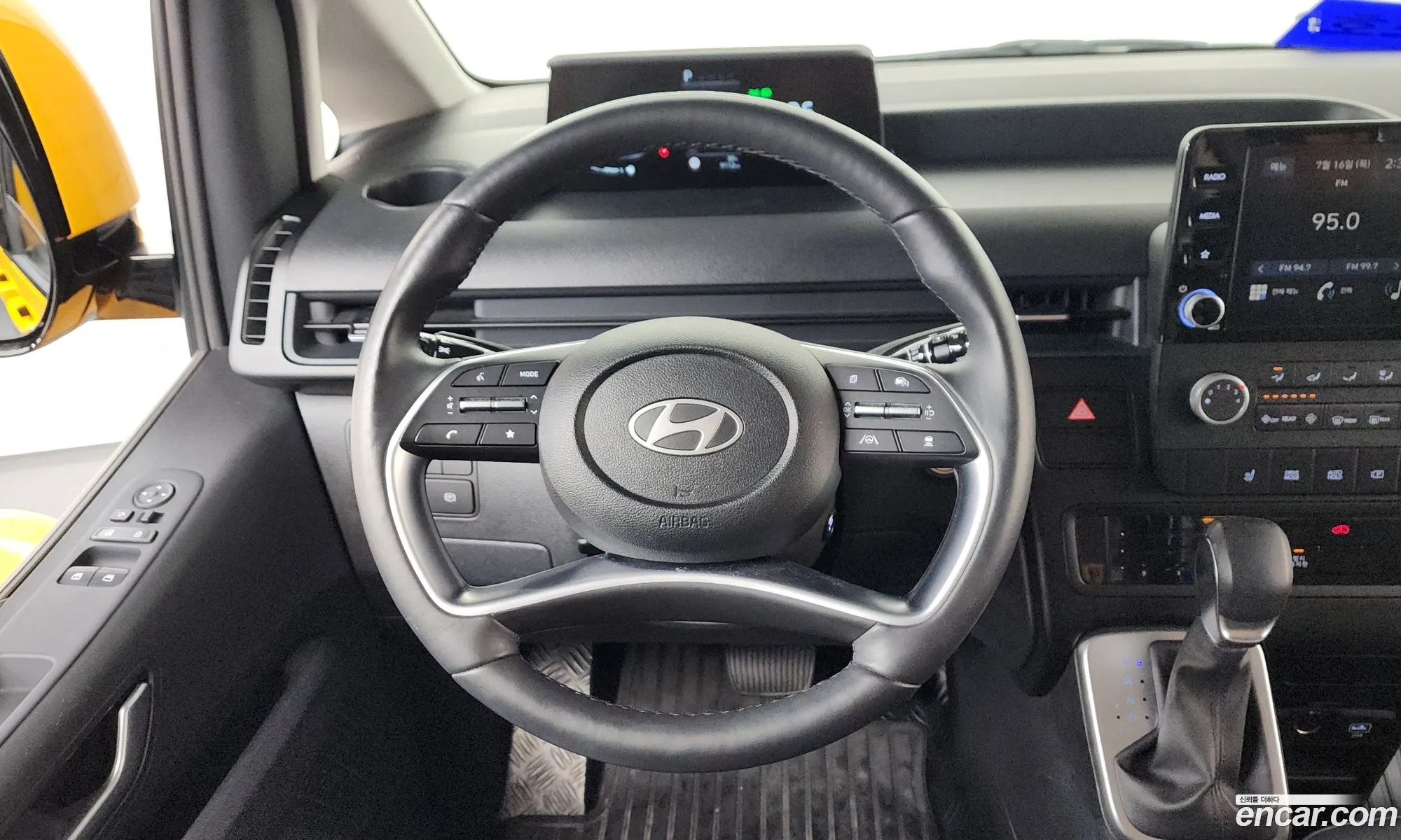 Hyundai Staria 2025 — 5