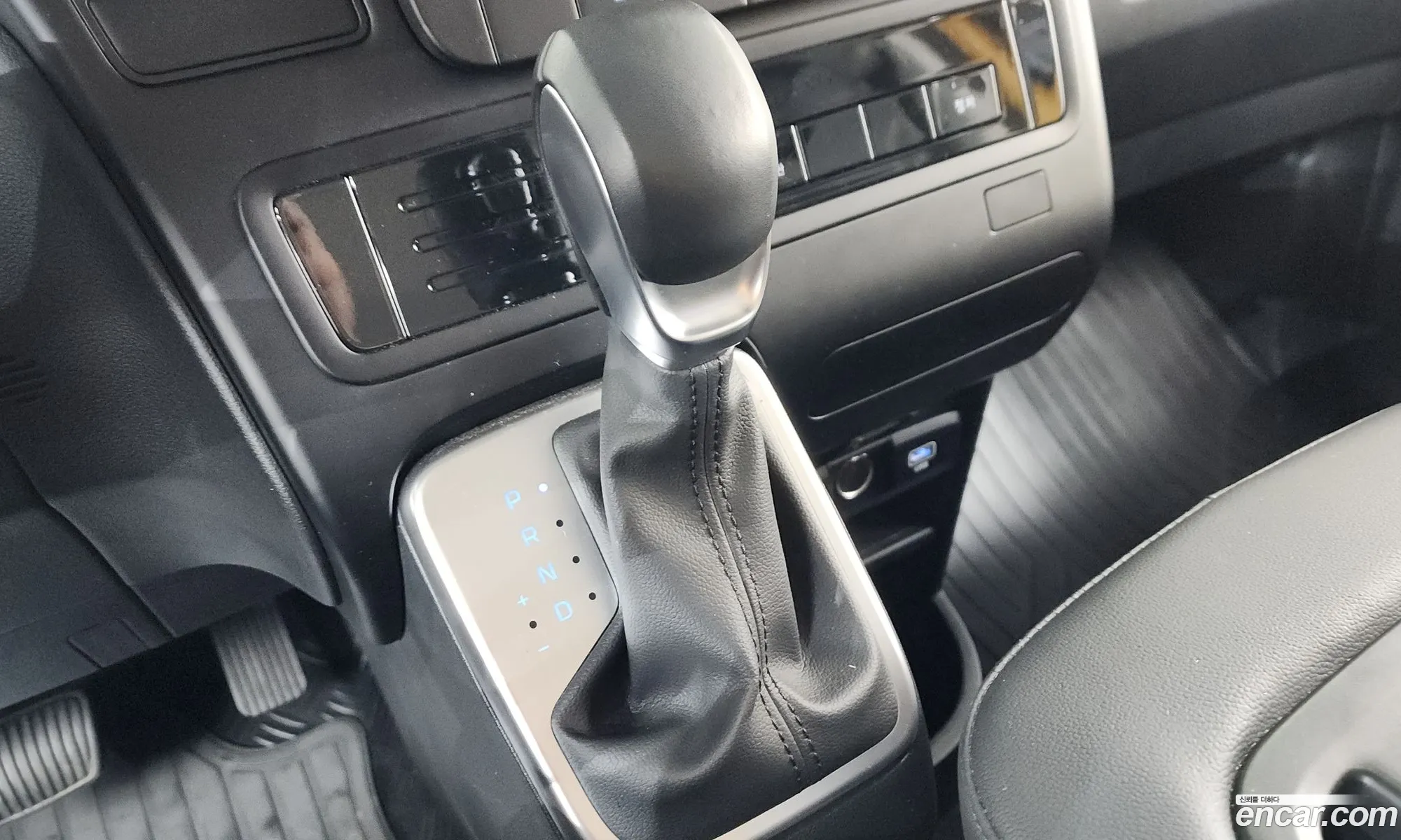 Hyundai Staria 2025 — 17
