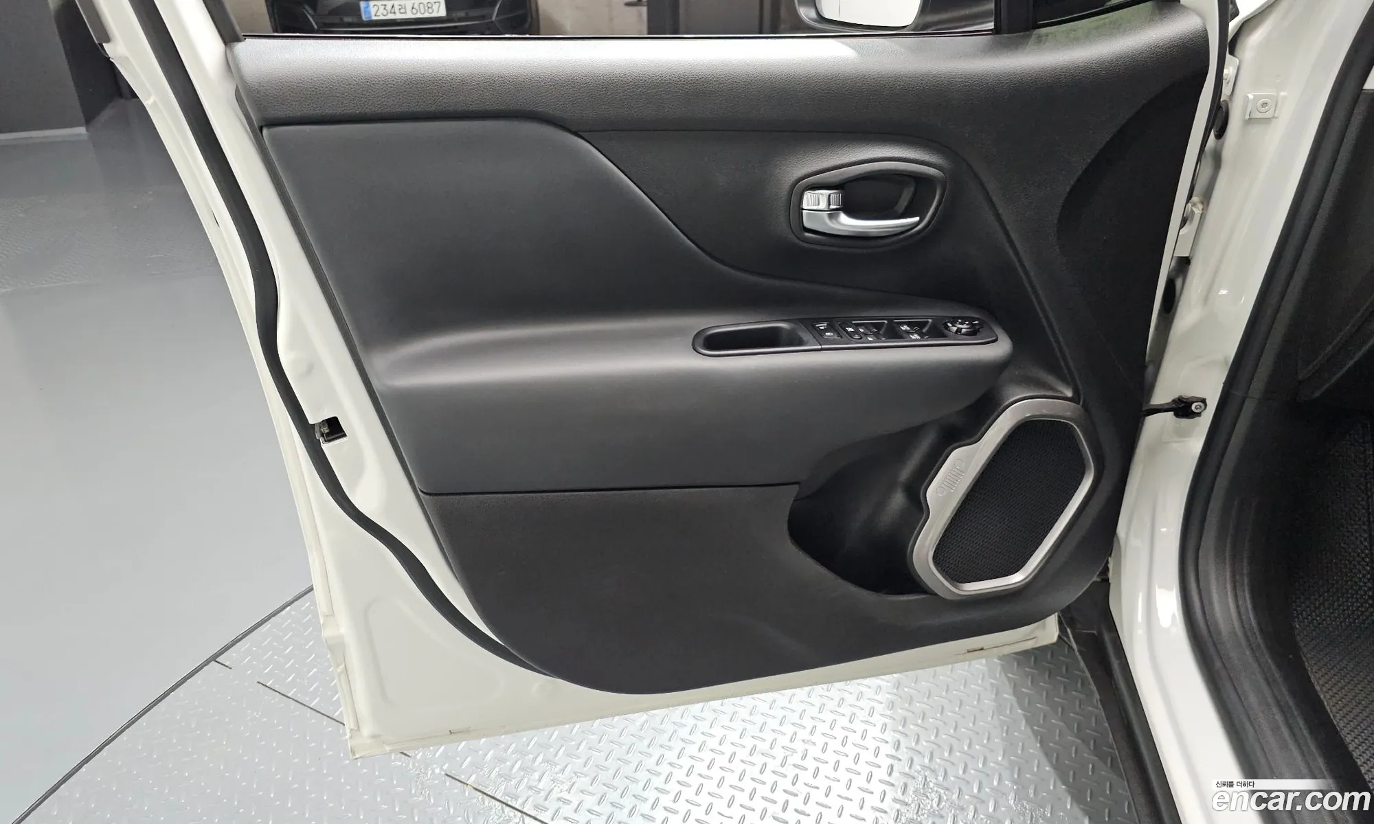 Jeep Renegade 2022 — 17