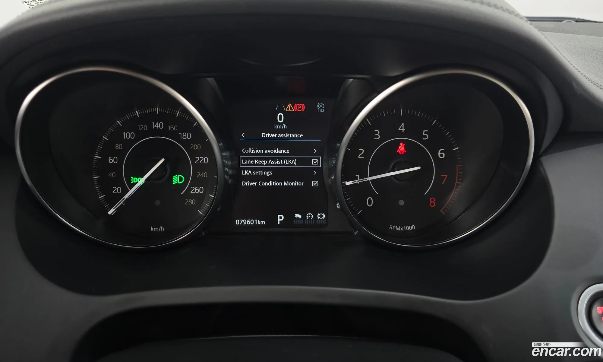 Jaguar E-Pace 2018 SADFA2BX0J1Z29215 — 30
